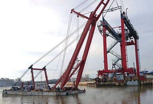 Servimagnus ejecutó en tiempo récord el rescate de grúas tras el colapso parcial de un muelle en Exolgan