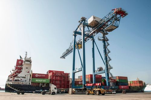 El Puerto de Alicante supera los 2,2 millones de toneladas y eleva un 32% su tráfico de contenedores hasta agosto