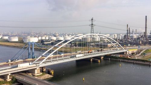 Cierre del Western Suurhoffbrug interrumpe la accesibilidad del puerto de Róterdam
