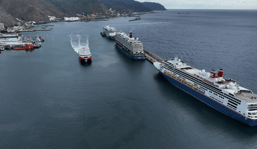 El Puerto de Santa Cruz de Tenerife mantiene estable su movimiento de pasajeros