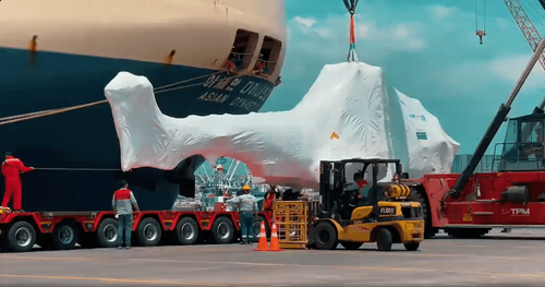 Equador: Ian Taylor coordena descarga de helicóptero militar no Porto de Manta