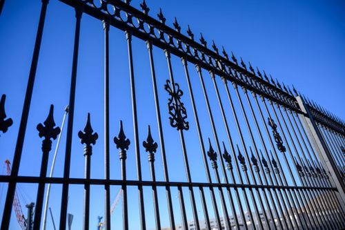 Almería renueva vallado perimetral con forja ornamental por 1 millón