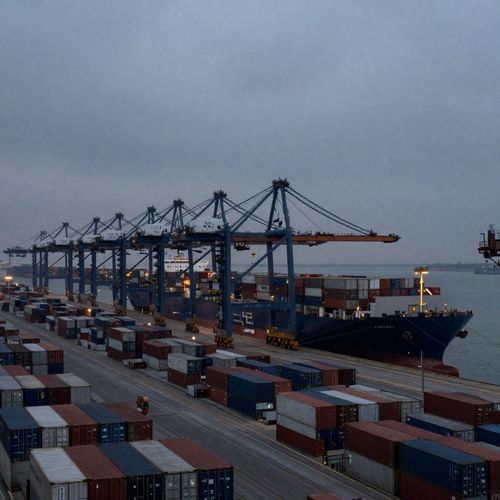 The Port of Los Angeles is now accepting applications for a Student Engineer in the Goods Movement Division