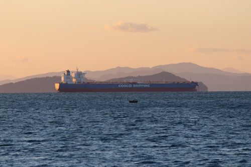 El crudo saudí sigue fluyendo por el Mar Rojo a pesar del bloqueo hutí