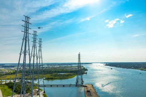Jaxport eleva cables de transmisión para permitir paso de buques mayores a Blount Island