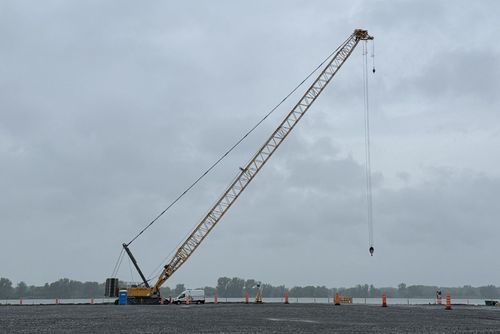 Porto de Montreal instala guindaste de 300 toneladas para terminal de contêineres