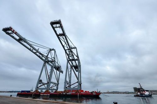 Port de Tarragona: Antiguas grúas de DP World ceden su lugar a las de Cosco