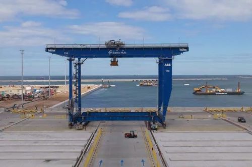 Reubicación de grúa ARMG en terminal T3 de Baltic Hub