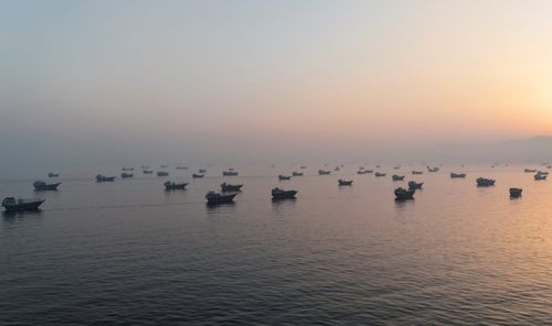 Se informa a los barcos que pueden usar la ruta sur de Ormuz con señales encendidas