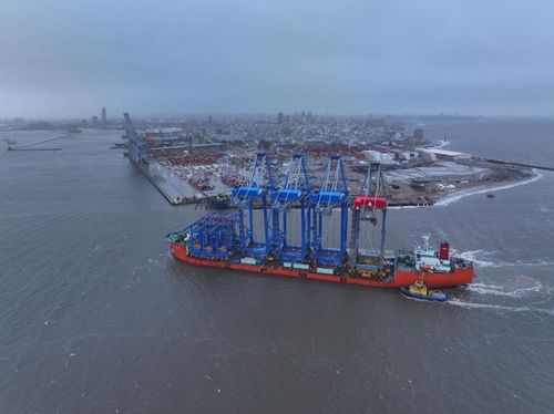 Terminal Cuenca del Plata incorpora nueva grúa STS en Puerto de Montevideo