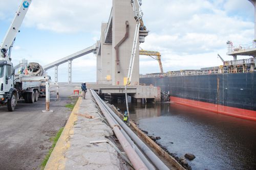 Puerto Quequén continua con una obra clave de infraestructura en sus muelles
