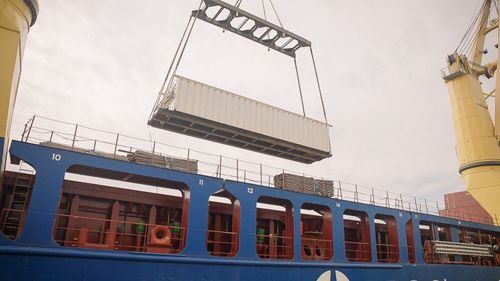 Dock Sud embarcó una planta de perforación petrolera con destino a Nigeria