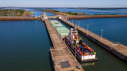 Yacyretá completa rehabilitación de esclusa de navegación en Paraguay