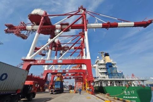 ZPMC Installs Wind-Resistant Quay Crane in Qingdao Dagang