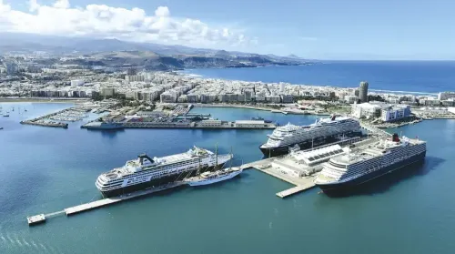 La Autoridad Portuaria de Las Palmas mantiene controlado el vertido del pesquero Monte Arballu