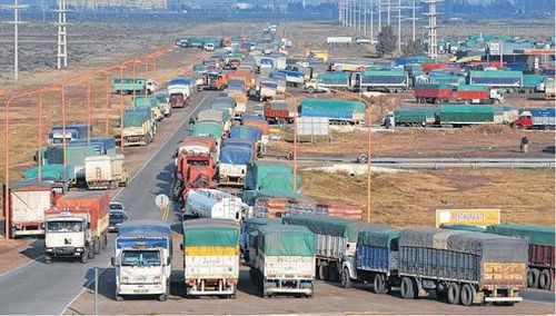 Más de 500 camiones demorados y siete buques a la espera en el puerto de Bahía Blanca